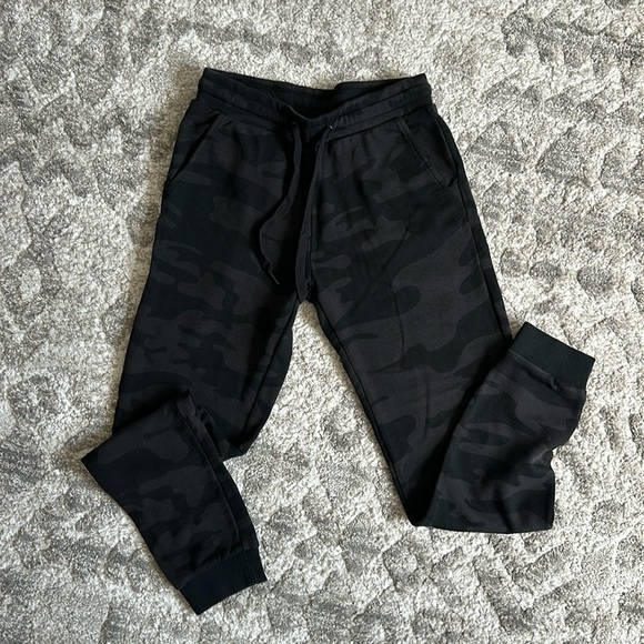 Men’s Calvin Klein Camo print Sweatpants - Picture 1 of 3